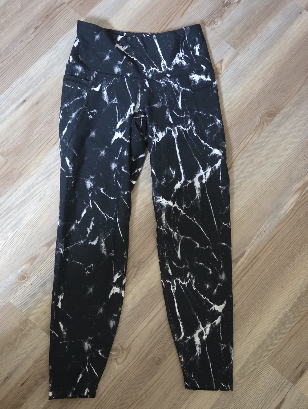 Old Navy Powersoft Black Marble Print Leggings